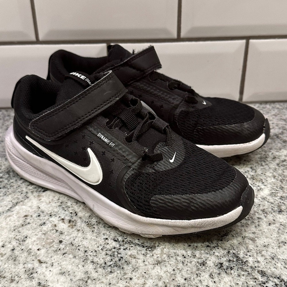 Nike Kids‎ 1.5Y Star Runner 3 Sneakers Black White Dynamic Fit Athletic Easy on